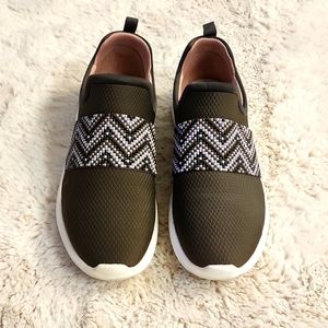 Size 8 women's clouds tempers green